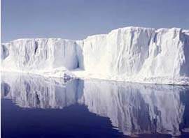 卓上型（テーブル）氷山　棚氷に由来する