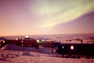 The Syowa Station is right beneath the aurora zone