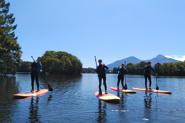 写真: 【日本カヌー連盟公認SUPスクール】曽原湖SUP（スタンドアップパドルボード）体験