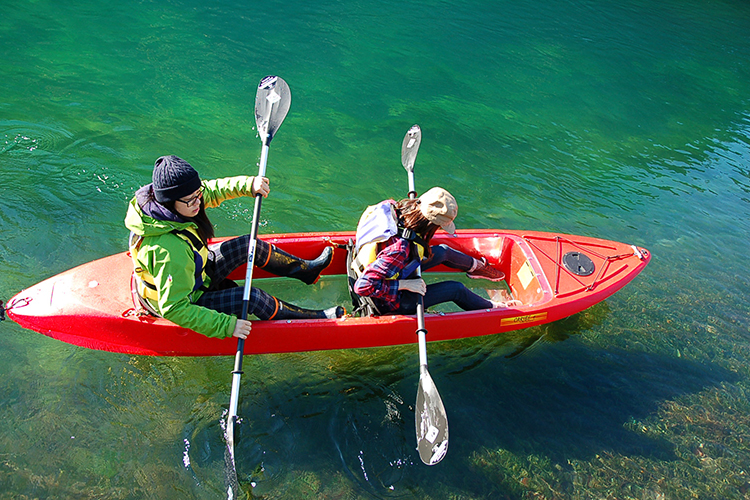 赤い湖面 91cm×122cm 支笏湖クリアカヤックツアー 水質国内トップクラスの湖で、北海道初