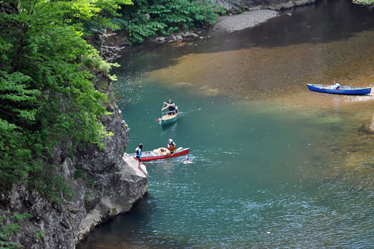 札幌の奥座敷・定山渓温泉街でカナディアンカヌーでツーリング！夏は