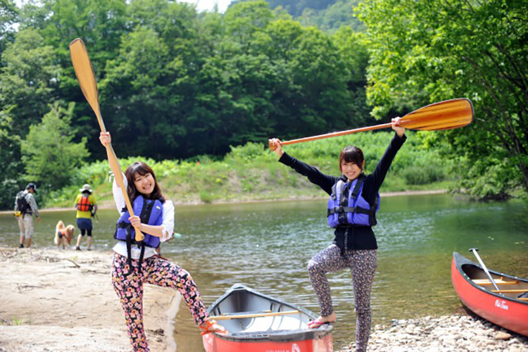 札幌の奥座敷・定山渓温泉街でカナディアンカヌーでツーリング！夏は