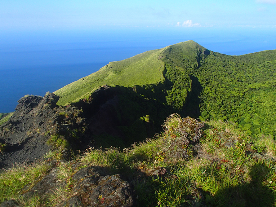 【写真】八丈富士（八丈島）