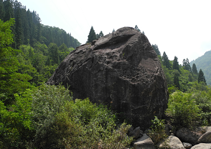 【サムネイル】白峰 百万貫の岩