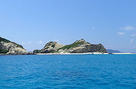 ハナリ島の砂浜の写真