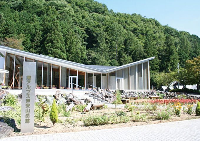 【サムネイル】南アルプス市芦安山岳館