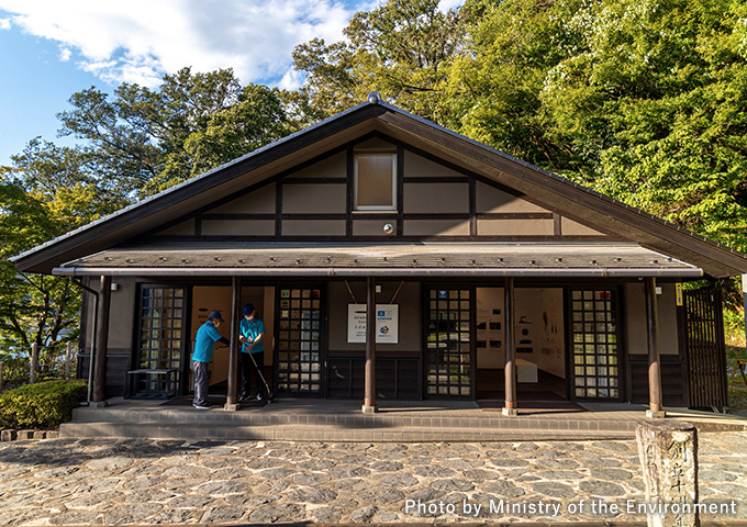 【サムネイル】玄武洞（げんぶどう）公園案内所