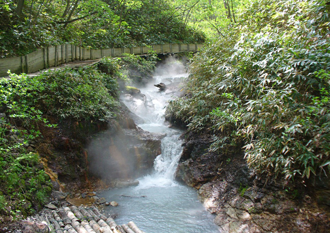 【サムネイル】大湯沼川の天然足湯