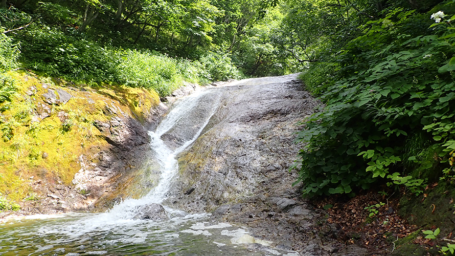 【写真】カムイワッカ湯の滝