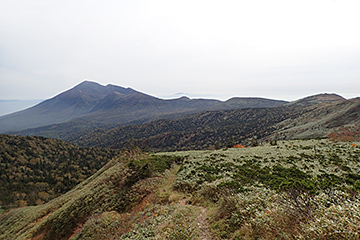 岩手山など周辺の山々の眺望