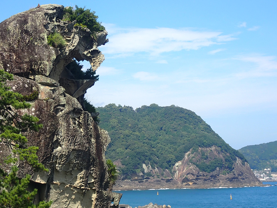 【写真】花の窟・獅子岩