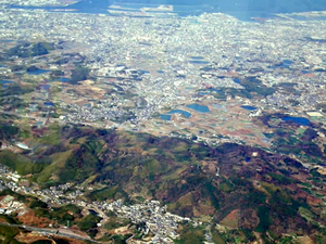 山側（南東方面）より