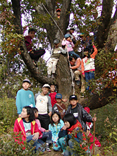 子ども達の活動の様子（神於山保全くらぶ提供）