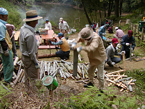 保全クラブの活動の様子（神於山保全くらぶ提供）