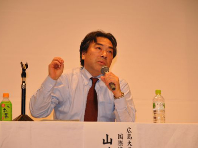 山崎亙氏