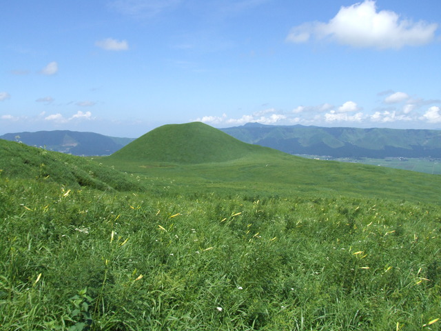 タイトル　夏の米塚