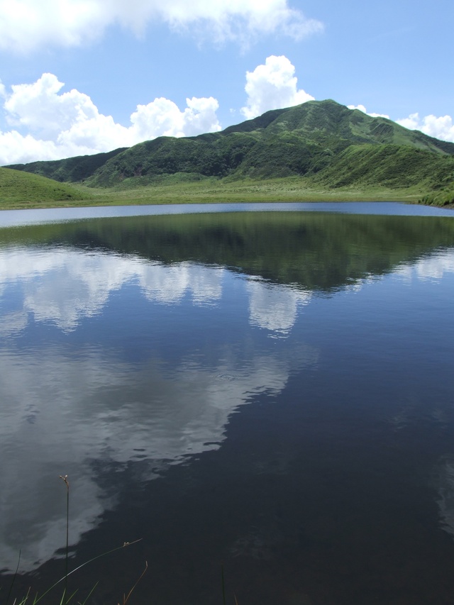 タイトル　草千里ヶ浜からの烏帽子岳