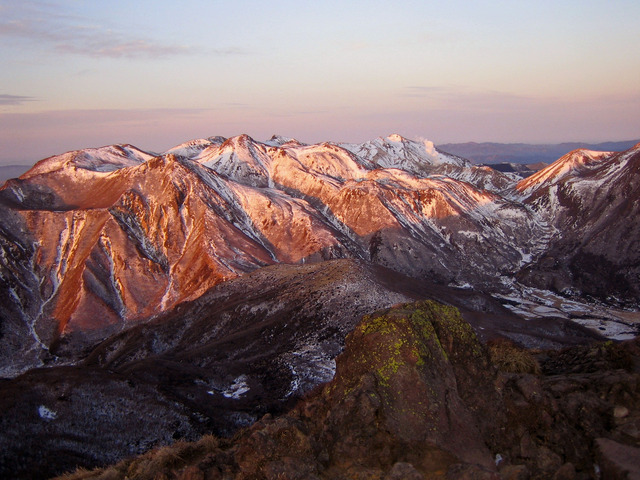 タイトル　朝日をうける九重連山