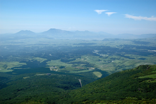 タイトル　久住高原と阿蘇山