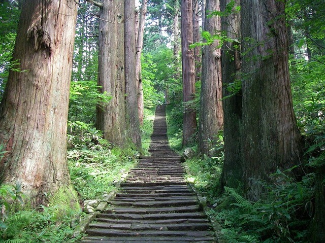 タイトル　羽黒山の石段