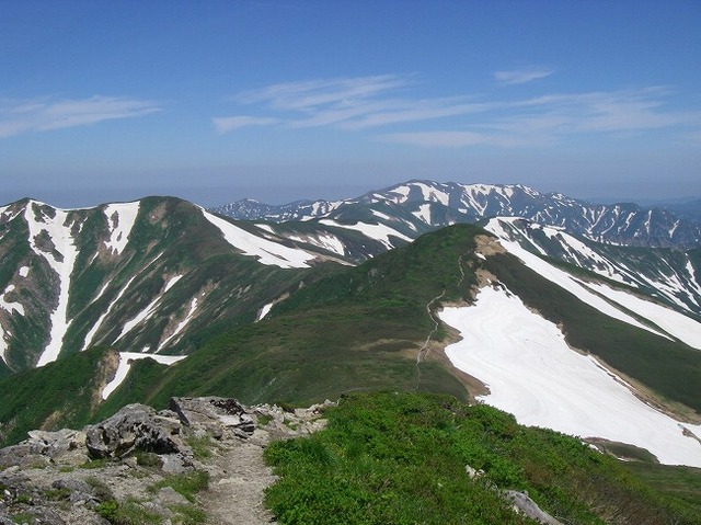 タイトル　朝日連峰主稜線