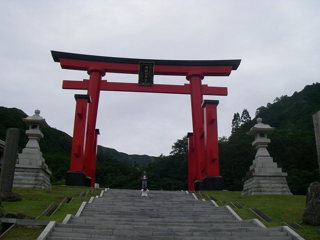 タイトル　湯殿山大鳥居