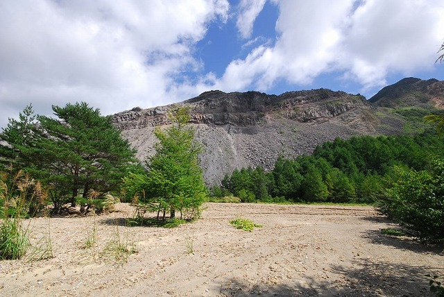 タイトル　磐梯山の火口壁