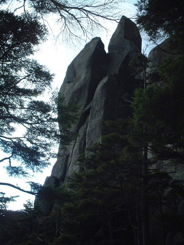 タイトル　大ヤスリ岩（瑞牆山）