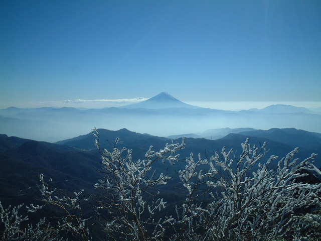 タイトル　金峰山より富士山をのぞむ