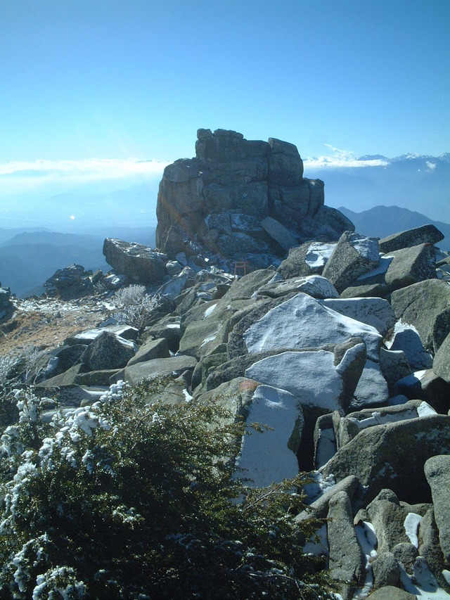 タイトル　五丈岩（金峰山）