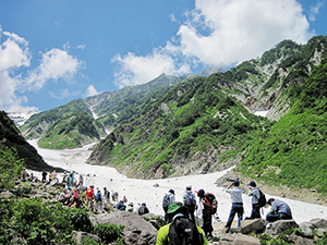 photo of Mt. Shirouma is visited by hordes of mountaineers