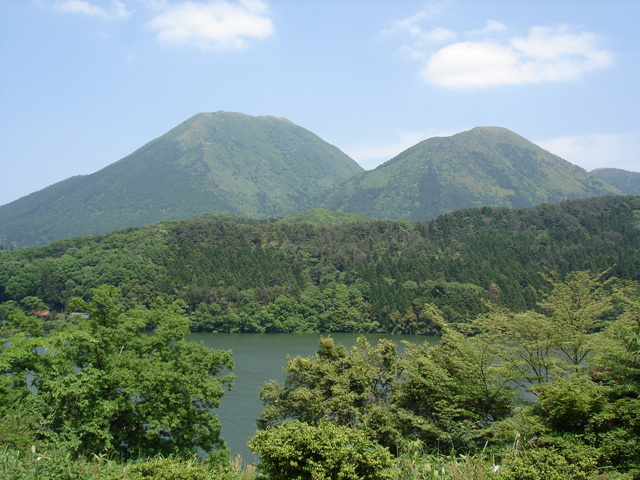 三瓶山周辺の3つの池の写真