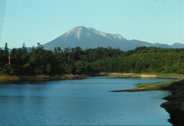 タイトル　岡成池より大山夏山