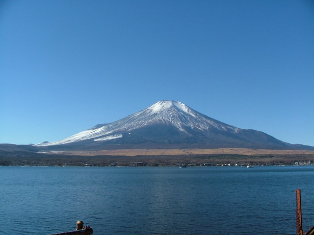 photo of Lake Yamanaka