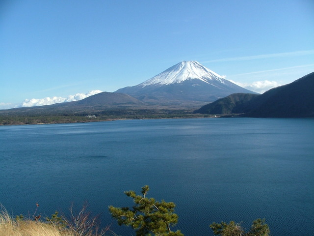 タイトル　本栖湖からの富士山