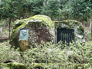 photo of Monument to Yasunari Kawabata's The Dancing Girl of Izu