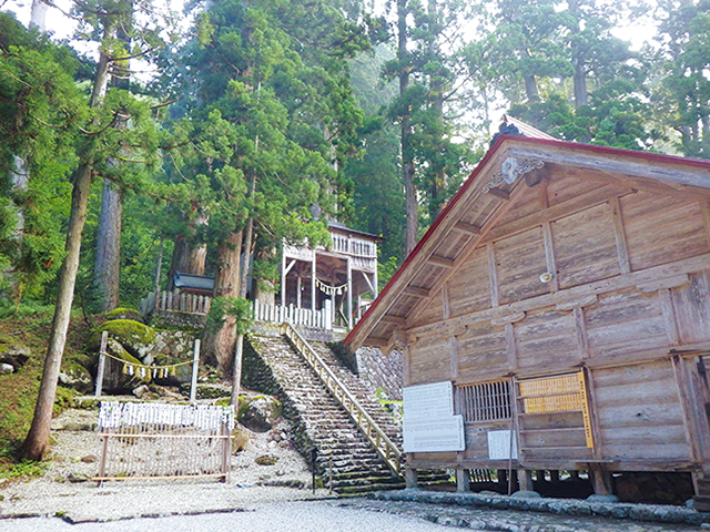 白山中居神社の写真
