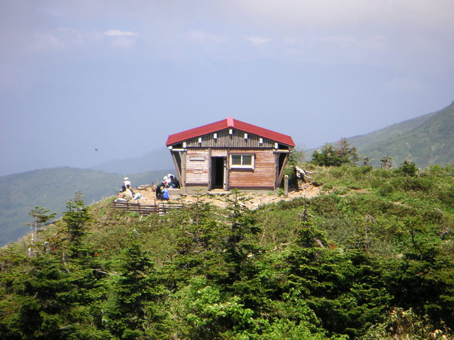 タイトル　観光新道殿ヶ池避難小屋