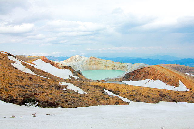 photo of Mt. Kusatsu-Shirane