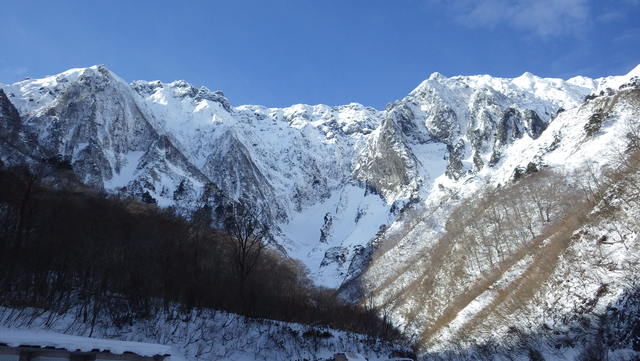 タイトル　断崖雪壁