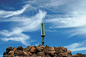 photo of Amanosakahoko (legendary spear) atop Mt.Takachihonomine Photograph provided by Takeyoshi Kamamiya