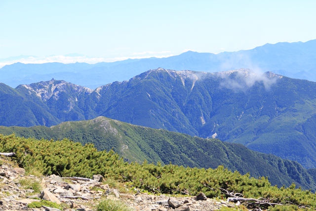 タイトル　間ノ岳からの鳳凰三山