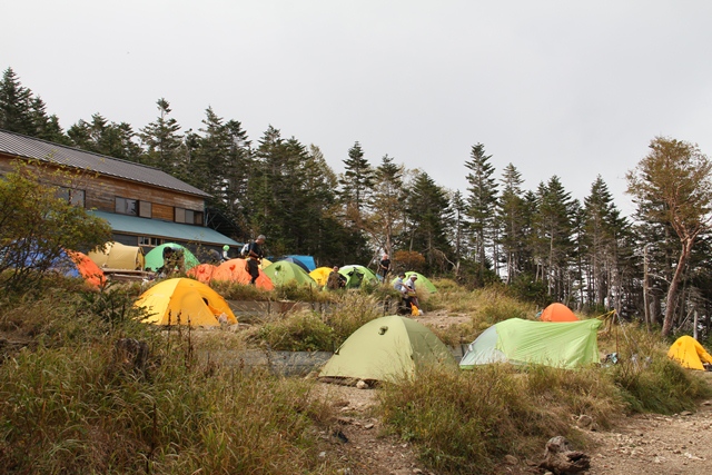 タイトル　三伏峠小屋テント場