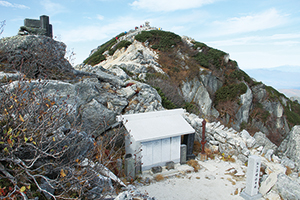photo of The vicinity of the Summit of Mt. Kai-komagatake (Komagatake-jinja Shrine Headquarters)