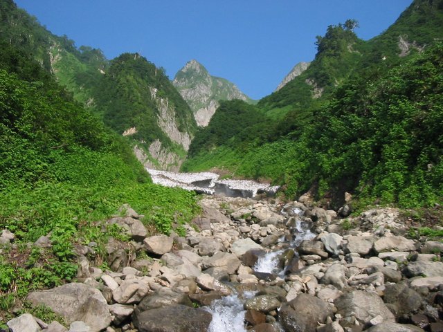 タイトル　雨飾山と荒菅沢