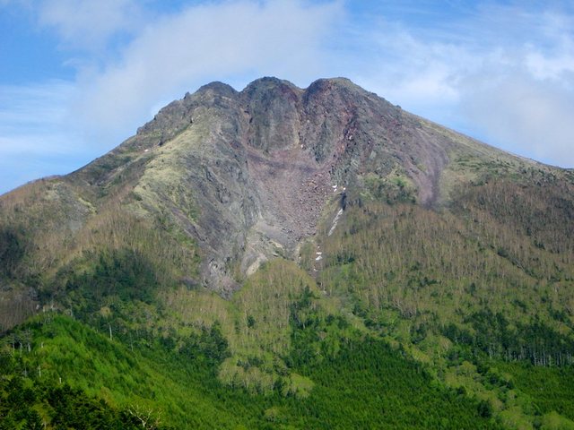 タイトル　燃え立つ日光白根山