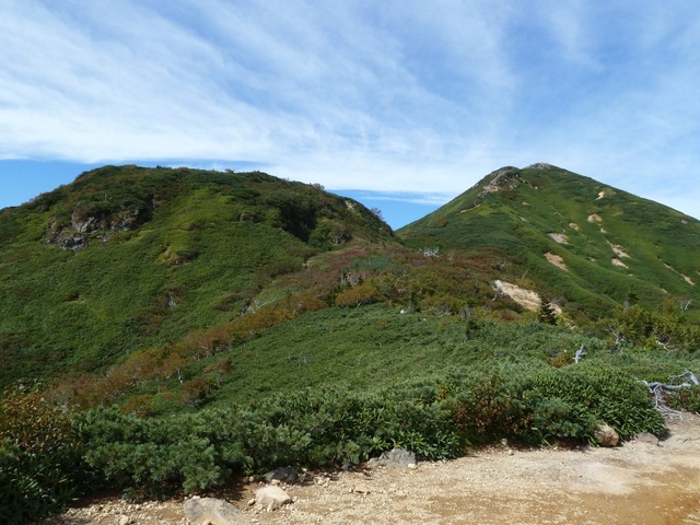 タイトル　登山道より山頂