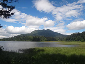 photo of Mt. Hiuchigatake Viewed from Ozegahara Plateau