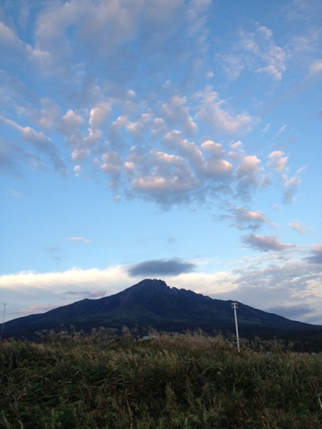 タイトル　雲と沓形岬