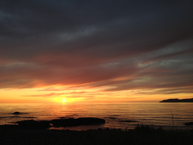 タイトル　沓形岬より、海に沈む夕日